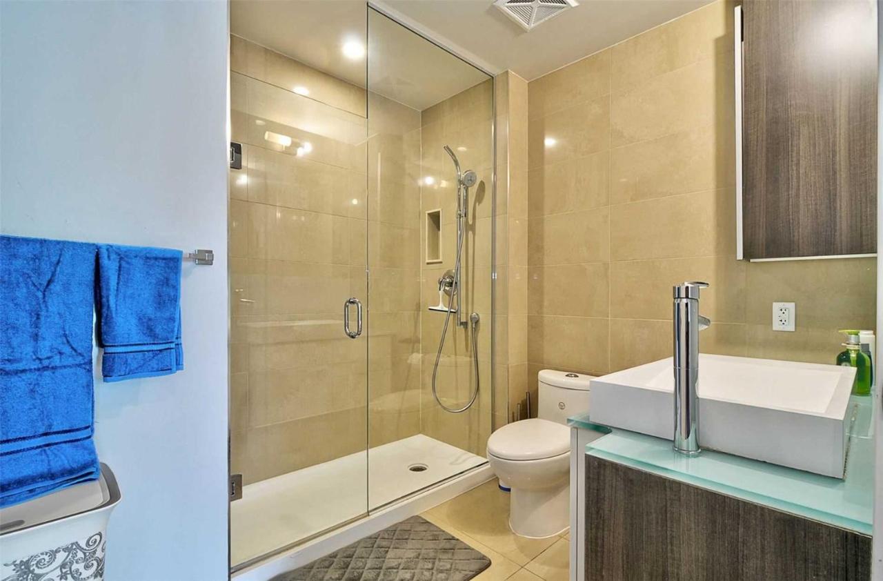 Front Street Suites Торонто Екстер'єр фото