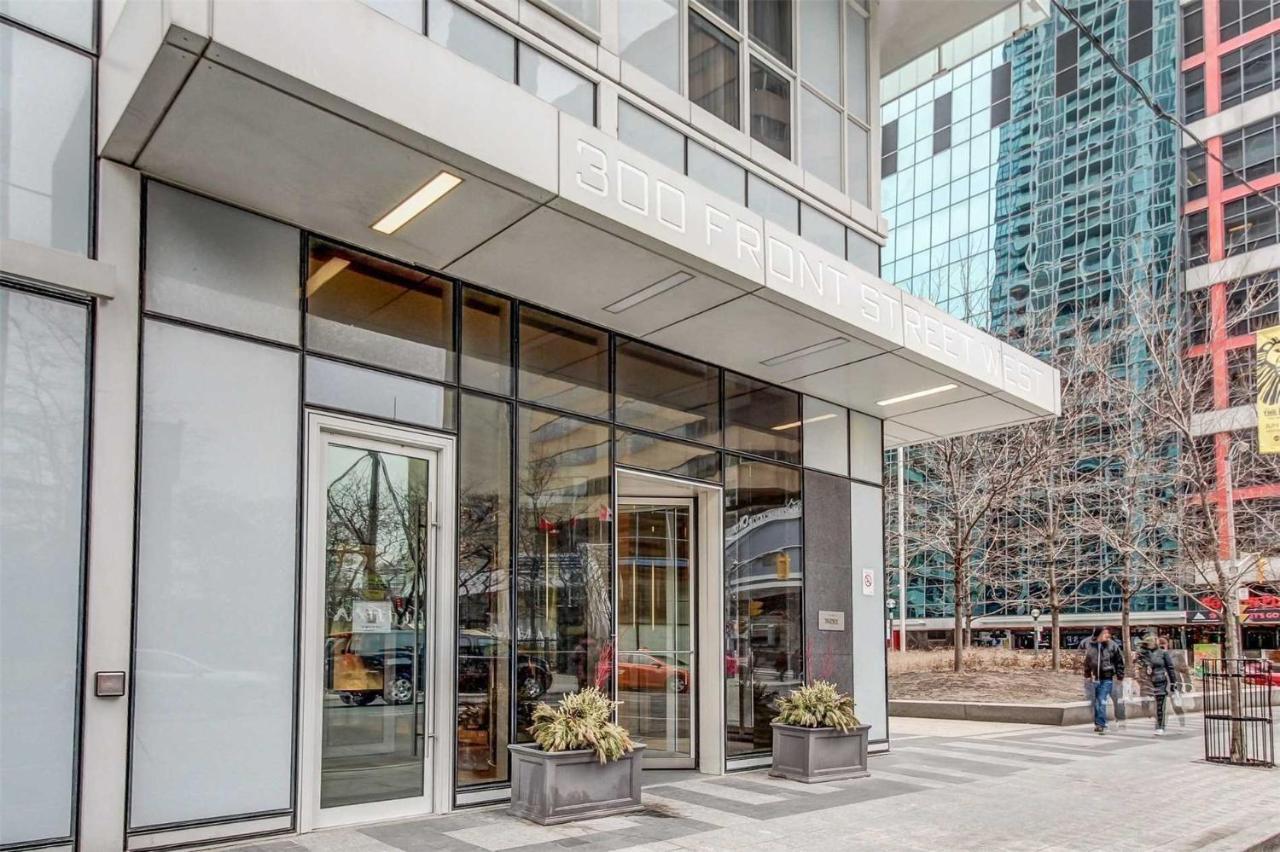 Front Street Suites Торонто Екстер'єр фото